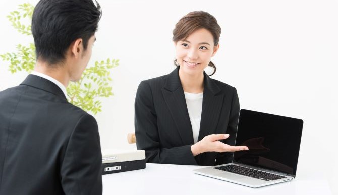 結婚相談所の女性カウンセラー