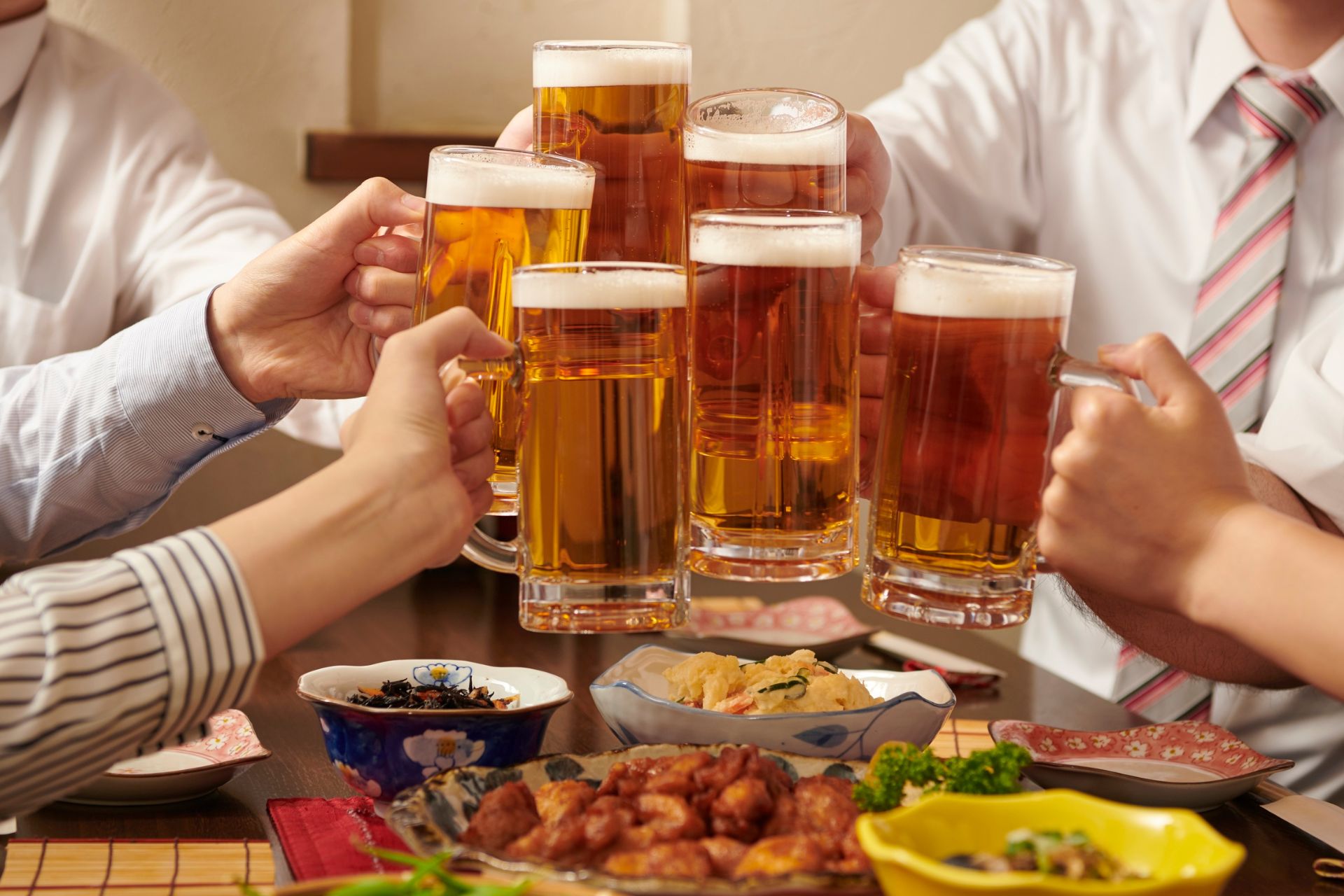 居酒屋を開業するには？脱サラ・フランチャイズの費用・失敗事例・流れを解説