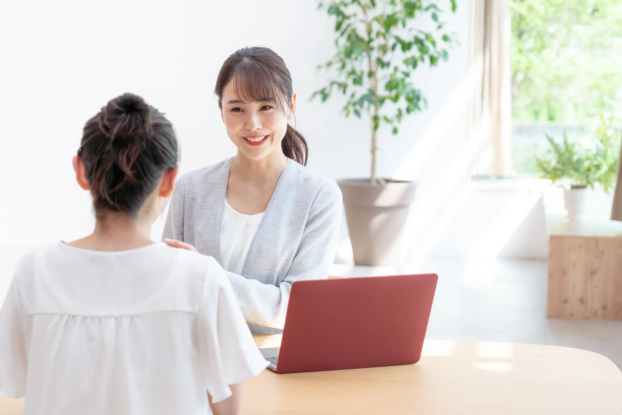 IBJ結婚相談所の婚活アドバイザーに資格は必要？仕事内容や向いている人とは